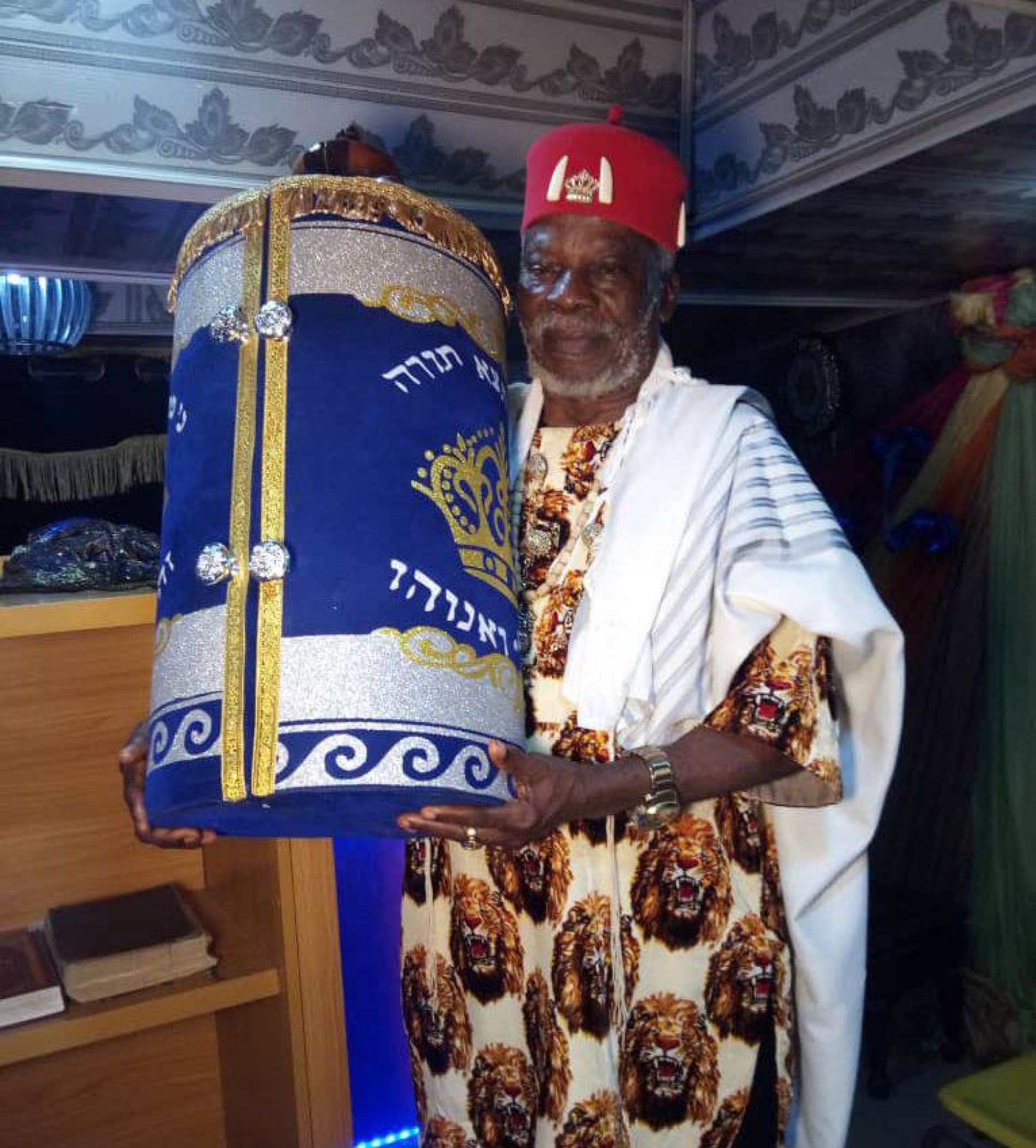 Ibo Jews Celebrate Arrival of Sefertorah From Israel  