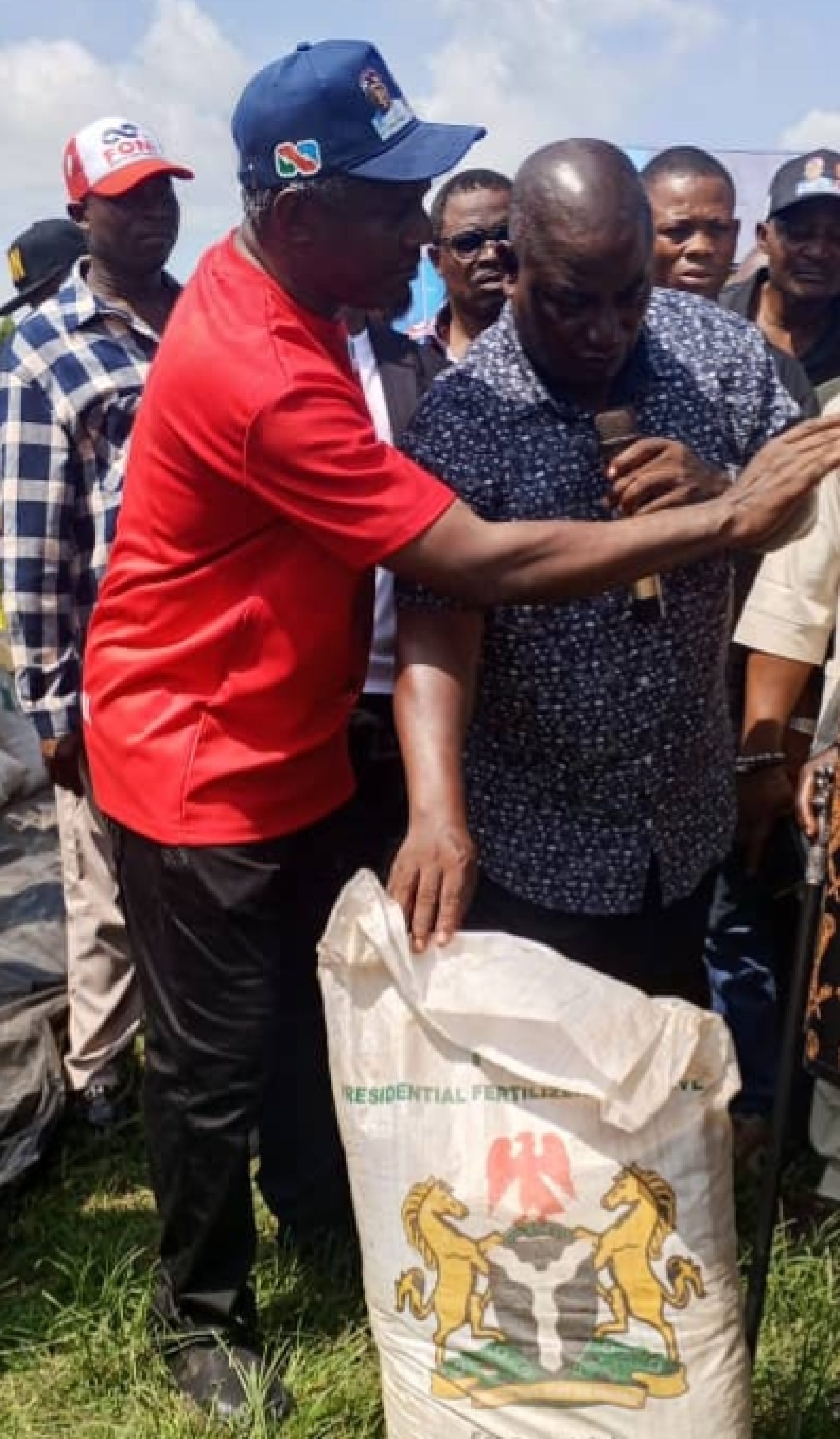 Comrade Chinedu Oga Distributes Farming Inputs to Farmers in His Constituency 