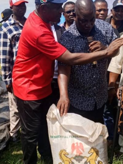 Comrade Chinedu Oga Distributes Farming Inputs to Farmers in His Constituency 